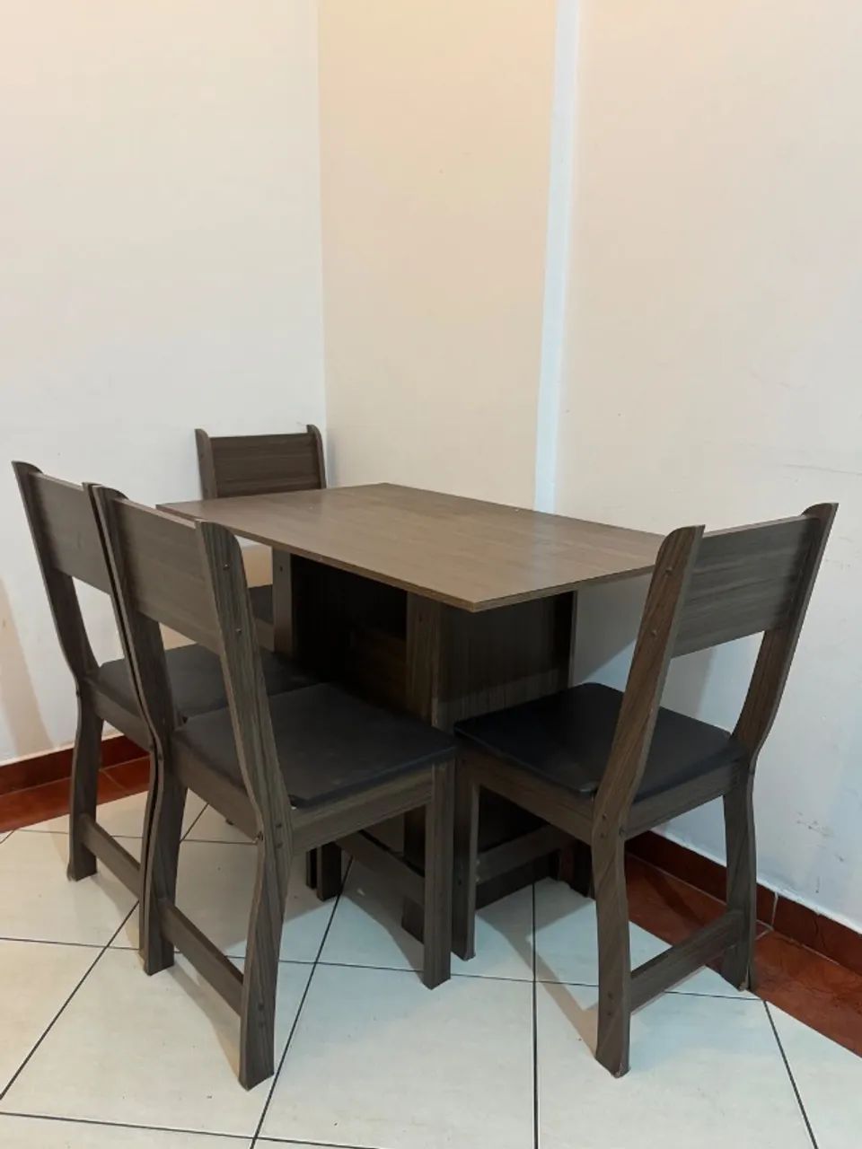 Mesa com 04 cadeiras - Foto 2