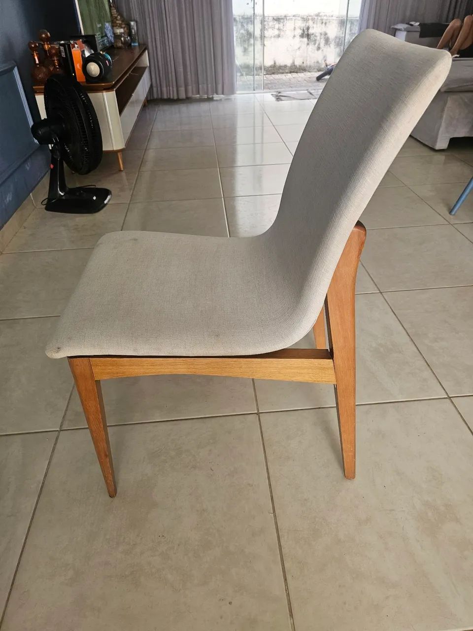 Vendo 4 Cadeiras de madeira e linho - Foto 3