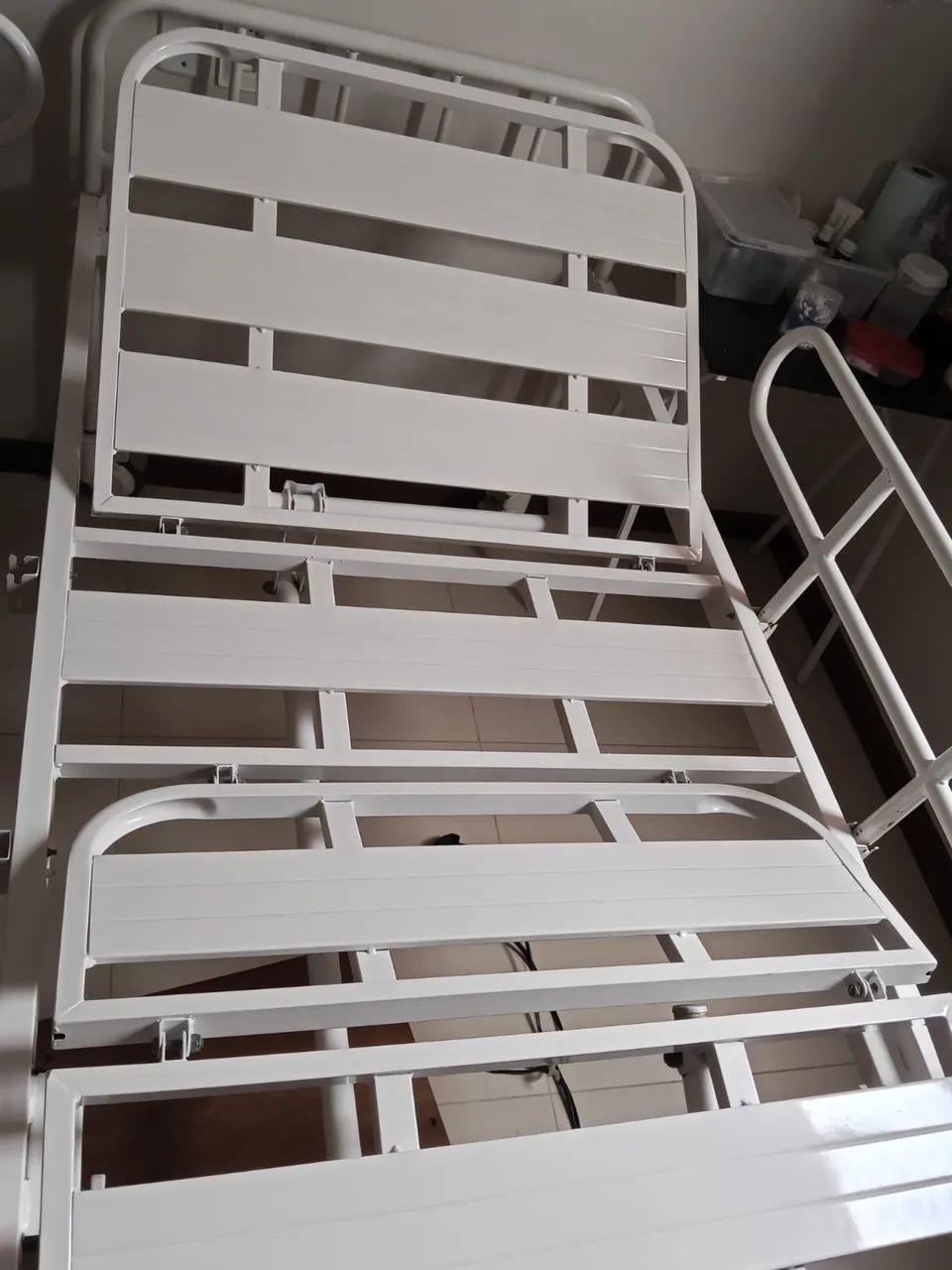 Vendo-se cama hospitalar 2 manivelas - Foto 2