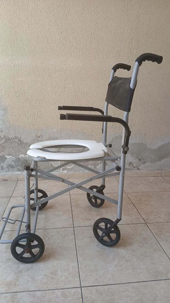 Cadeira de banho, pouco usada - Foto 2