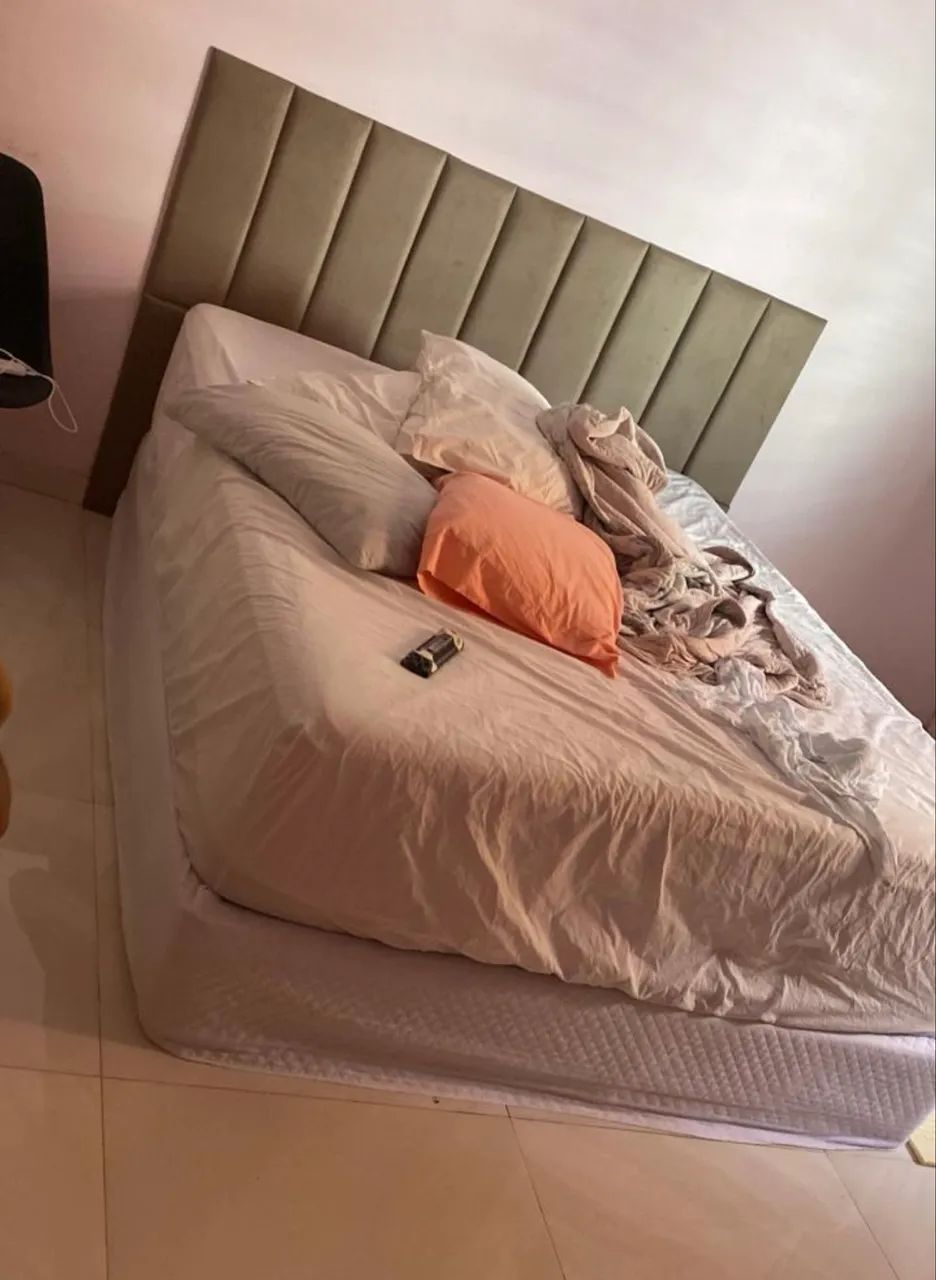 Cama queem seminova