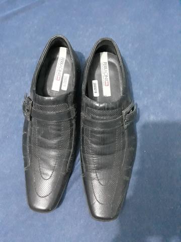 Sapato social marca ferracini, em perfeito estado número 38