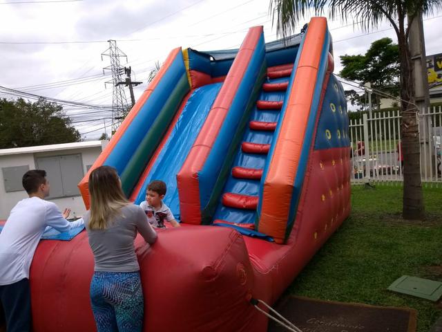 Tobogã gigante inflável pebolim e mais - Foto 2