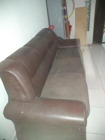 Vendo sofá 3 lugares muito grande de madeira boa