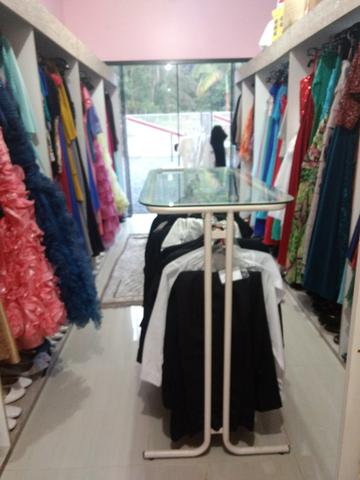 Estoque roupas (loja de trajes)