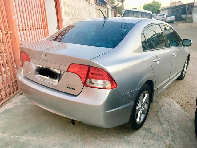 Vendo/troco new civic 2008 por carro ou moto menor valor - Foto 2