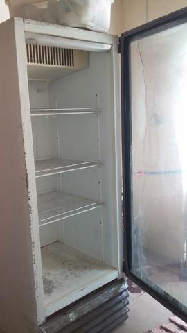 Vendo freezer expositor grande, com defeito, divido na cartão e a vista tem disconto - Foto 4