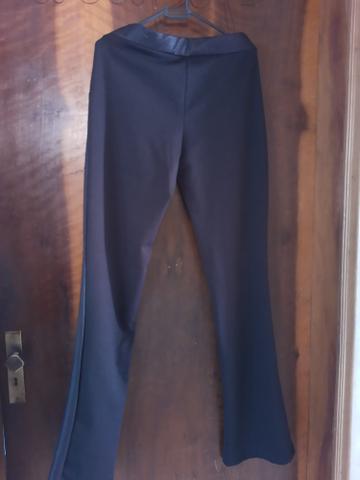 Calça Preta Semi Flare M - Foto 2