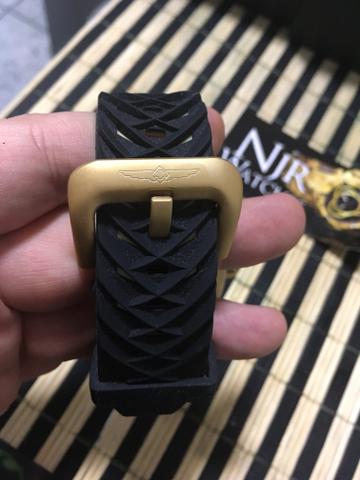 PROMOÇAO Relogio Invicta Yakusa dourado com preto novo automatico - Foto 5