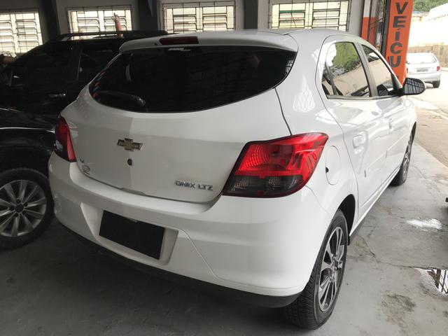 ONIX LTZ 2013 1.4 completo com MyLink - Foto 5