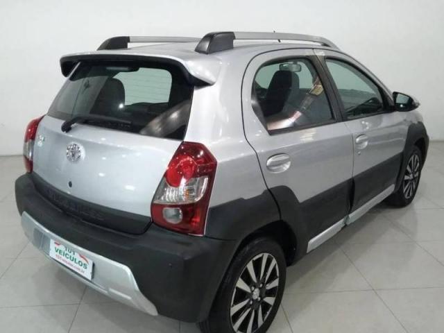 Etios Cross HB 1.5 (Flex) (Aut) 4p 1.5 16V - Foto 4