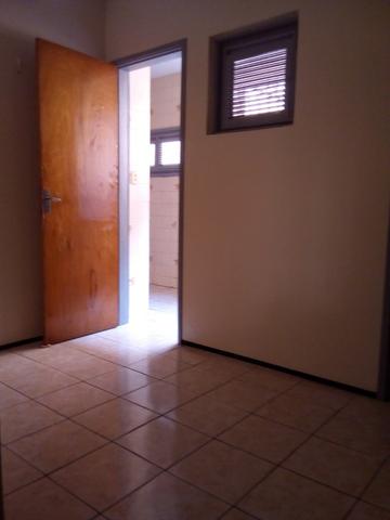 Aluga-se Lindo Apartamento no Bairro Damas no 1° Andar - Foto 17