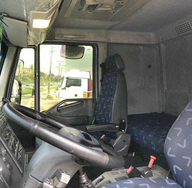 CAMINHÃO IVECO 240 E 25 6X2