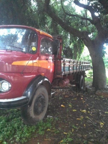 VENDE-SE CAMINHAO