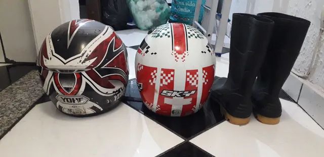 Capacete e bota