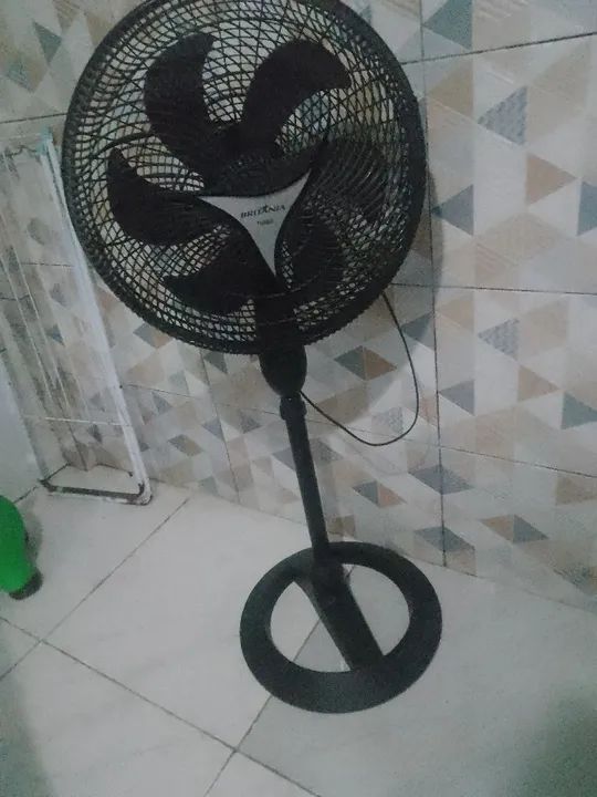 Ventilador Britânia Turbo de de pé 