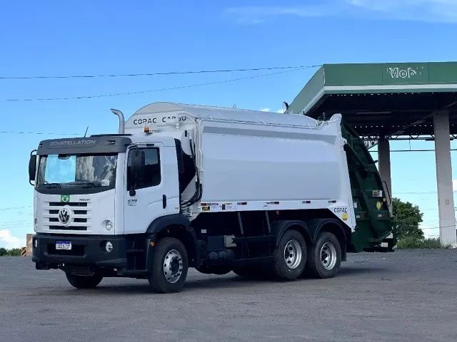 Caminhão Compactador Cargo