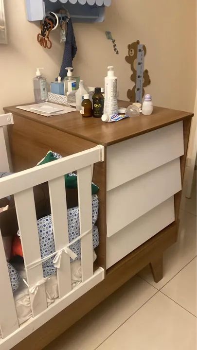 Berço de Bebê Branco e Madeira - com colchão  - Foto 2