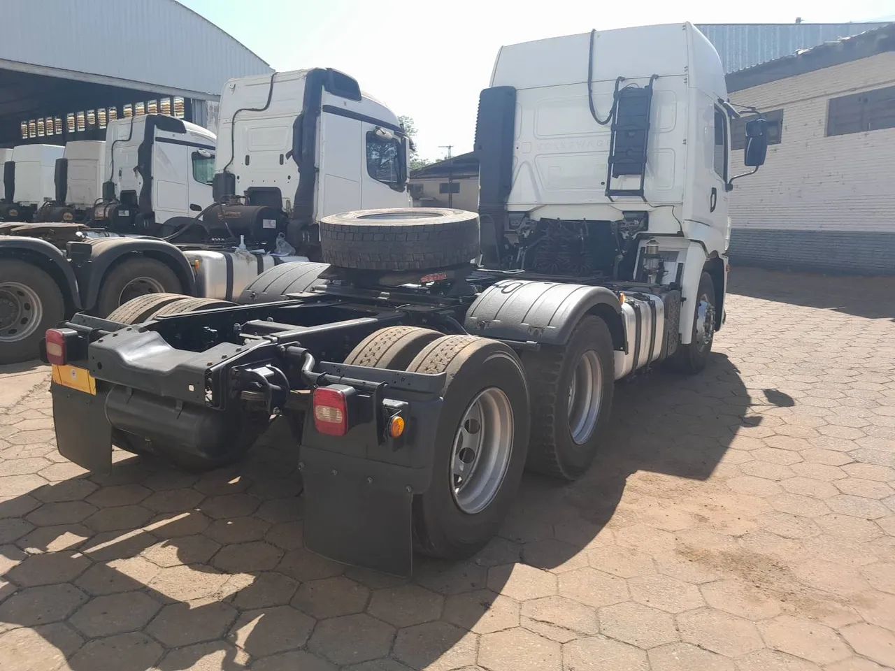 Volkswagen 25.360 Constel. 6x2 Tractor 2p (die)(E5) 2021/2022 Vamos Seminovos GOIANIA - Foto 4