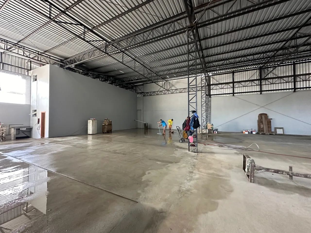 Galpão com 900m², escritório e 2 docas próximo da Av das Torres - Flores - Foto 7