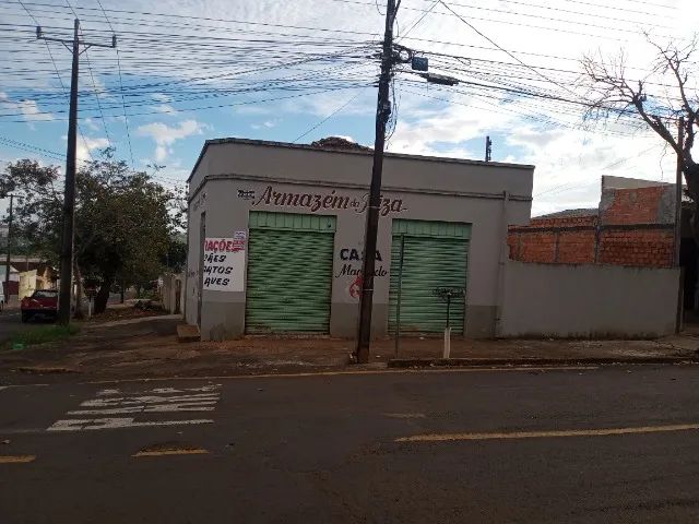 Salão comercial/esquina/ com edícula no mesmo terreno