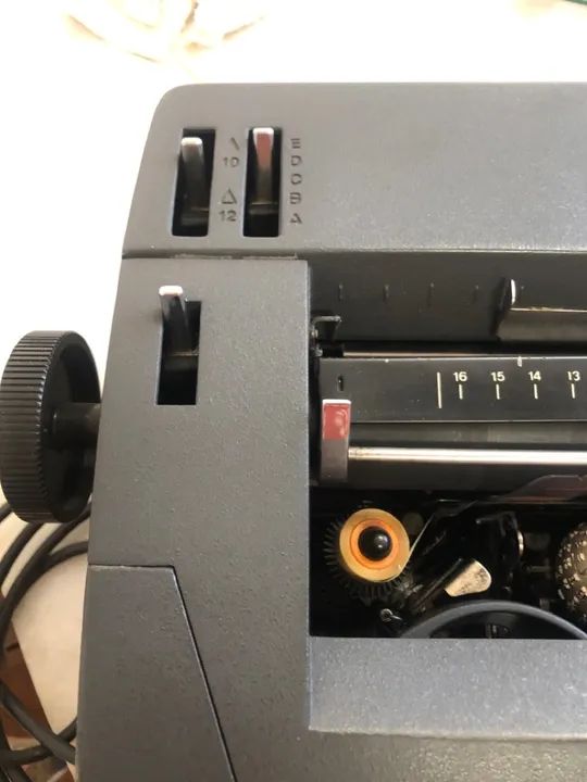 Máquina de escrever elétrica IBM - Foto 3