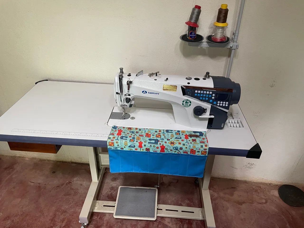 Mesa de Costura Industrial - Ótima para Costureiras! - Foto 4
