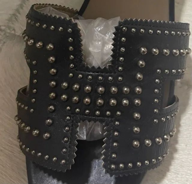 Sandália Preta Hermès ORIGINAL, anabela, com tachas PROMOÇÃO IMPERDÍVEL!! - Foto 3