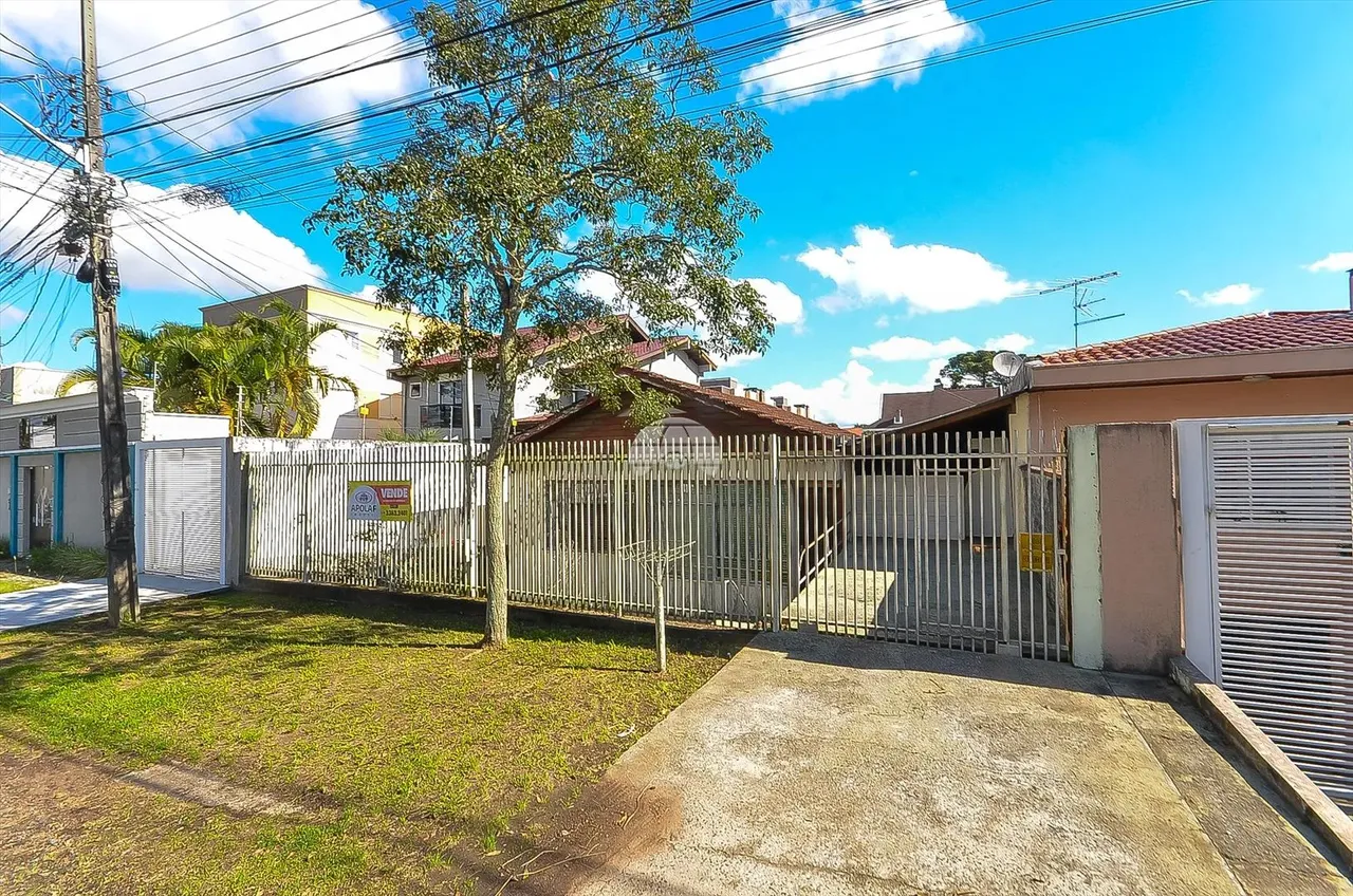Imóvel para venda tem 720 metros quadrados em Bacacheri - Curitiba - PR