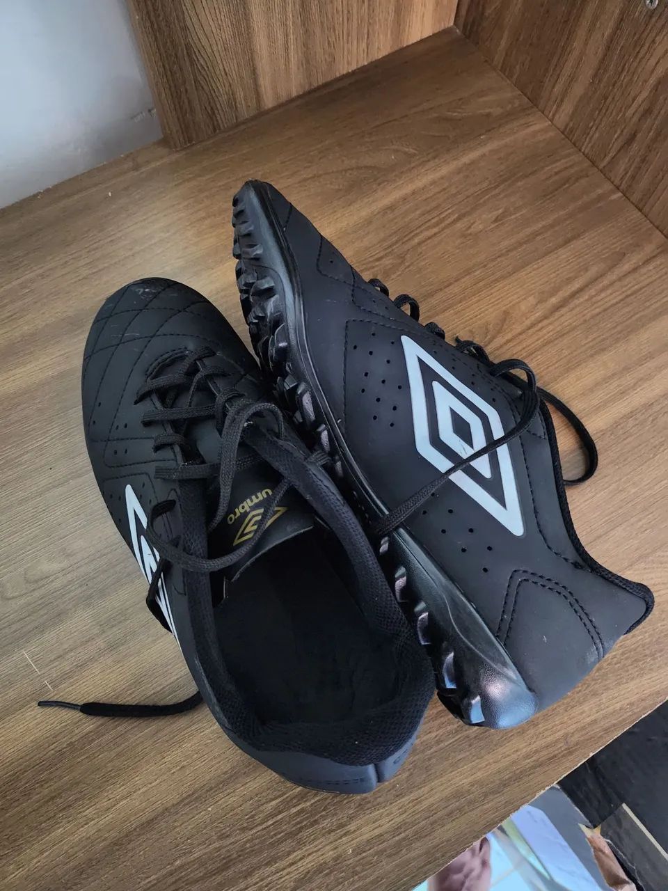 chuteira umbro Society 