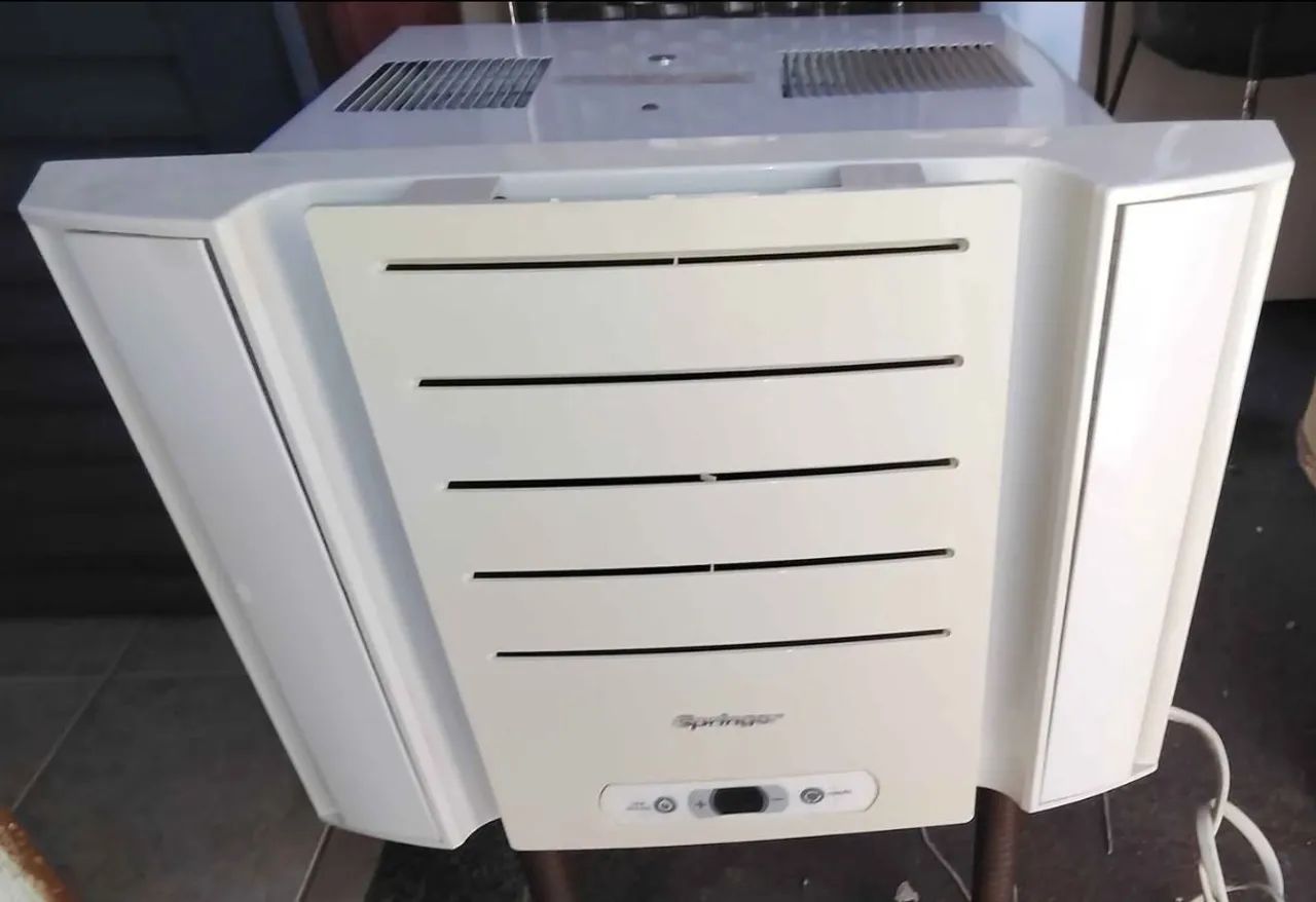 Ar Condicionado Springer 10 mil BTUs 220w com controle 