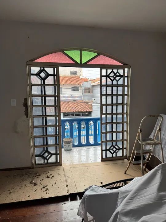 Vendo portas e janelas em aço e vidros em padrão colonial  - Foto 2