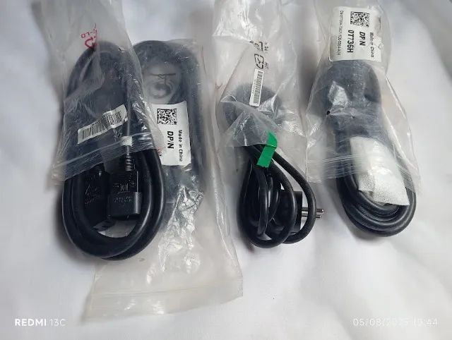 Lote de cabos pra computador