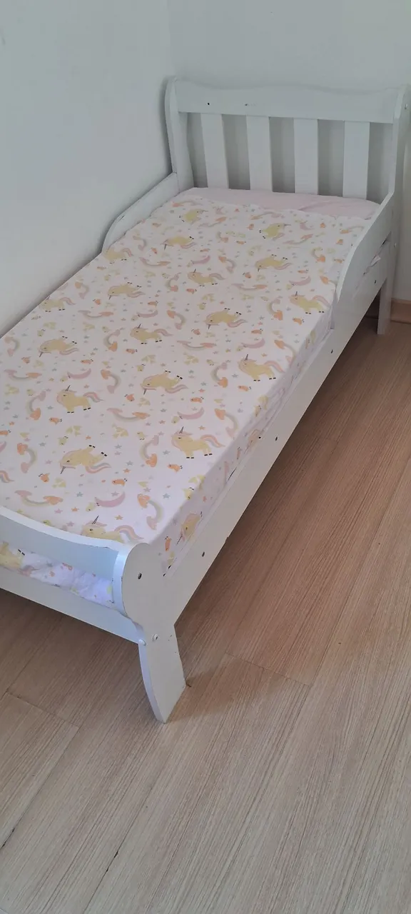 Vendo duas camas infantil, colchões brinde