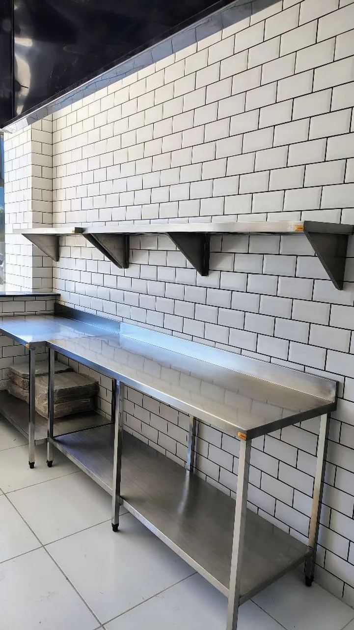 Bancada e prateleiras de aço inox para cozinha industrial