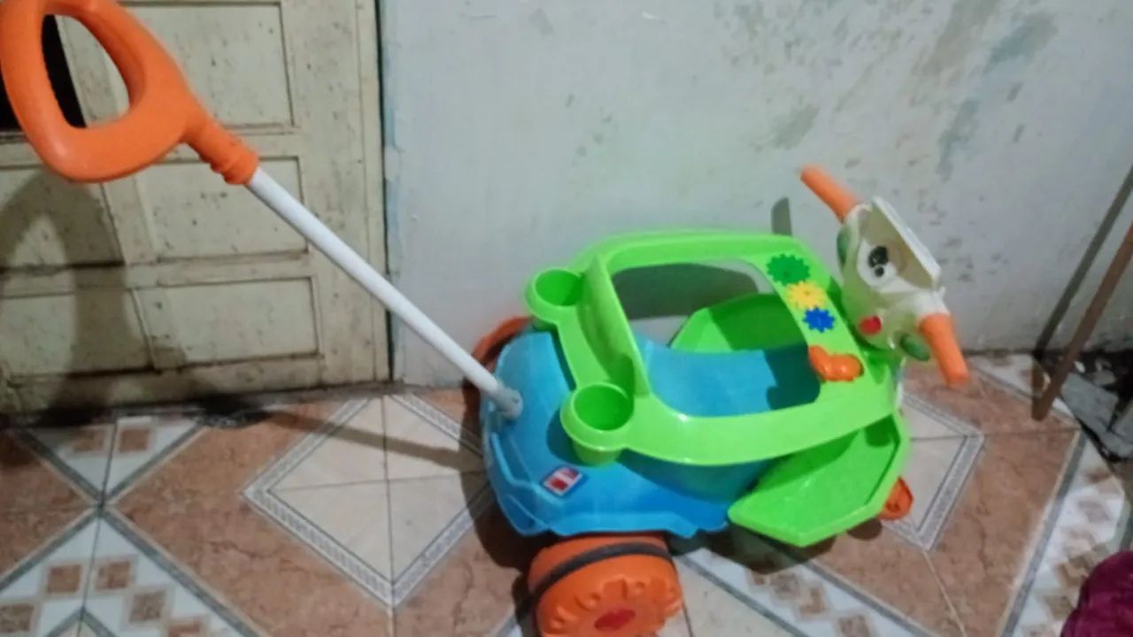 Vendo carrinho de passeio infantil de bb  - Foto 2