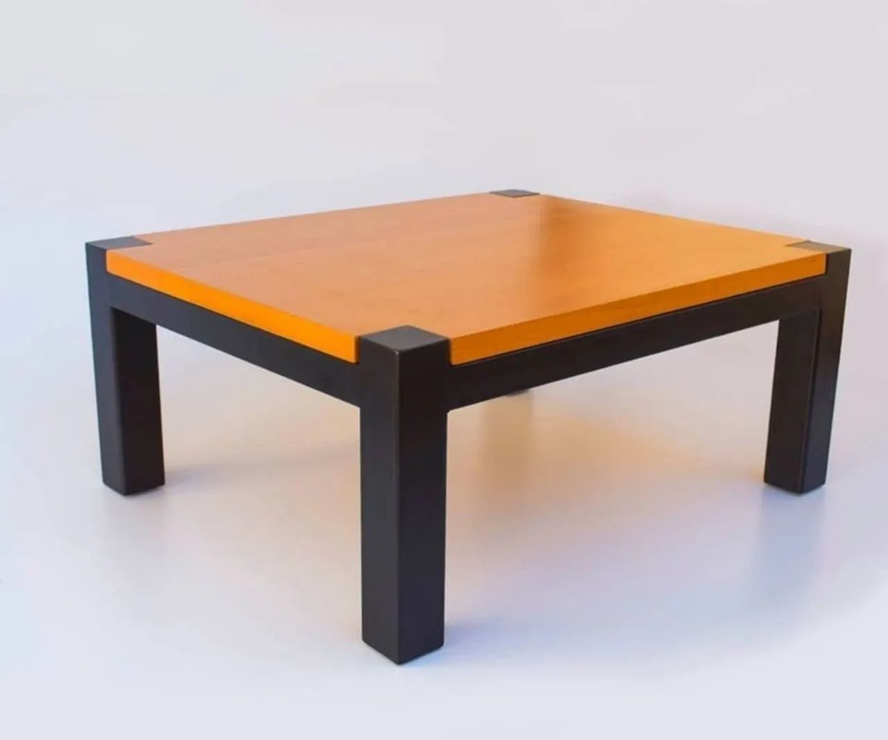 Mesa de Centro Moderna em Madeira e Aço