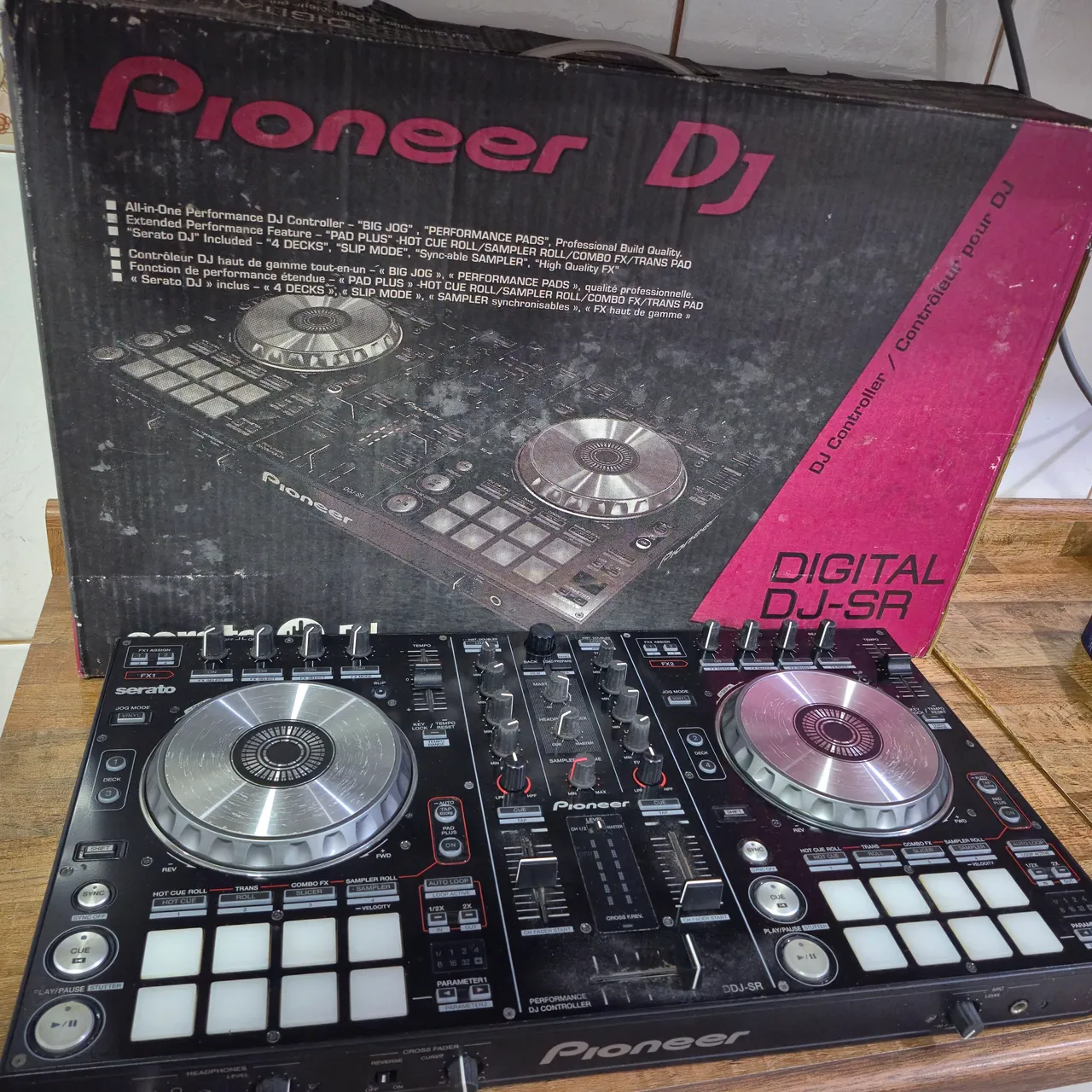 Controladora Pioneer DDJ-SR - Perfeita para DJs