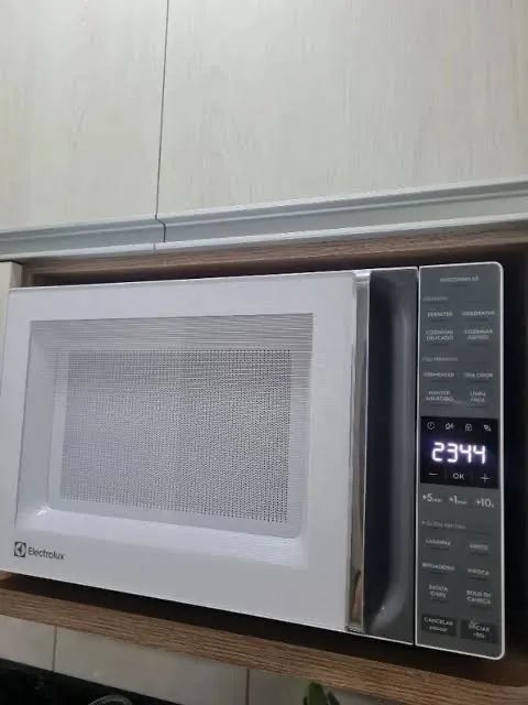 Microondas Eletrolux 23L