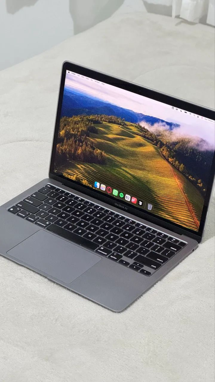 MacBook Air M1 (2020) - 8GB RAM - 256GB SSD - Com caixa e