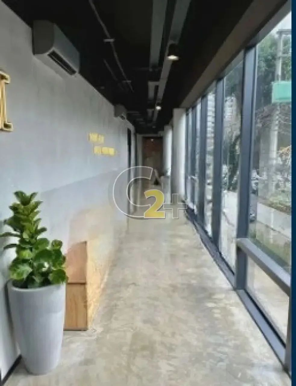 Loja Comercial e 2 banheiros à Venda, 450 m² - Foto 4