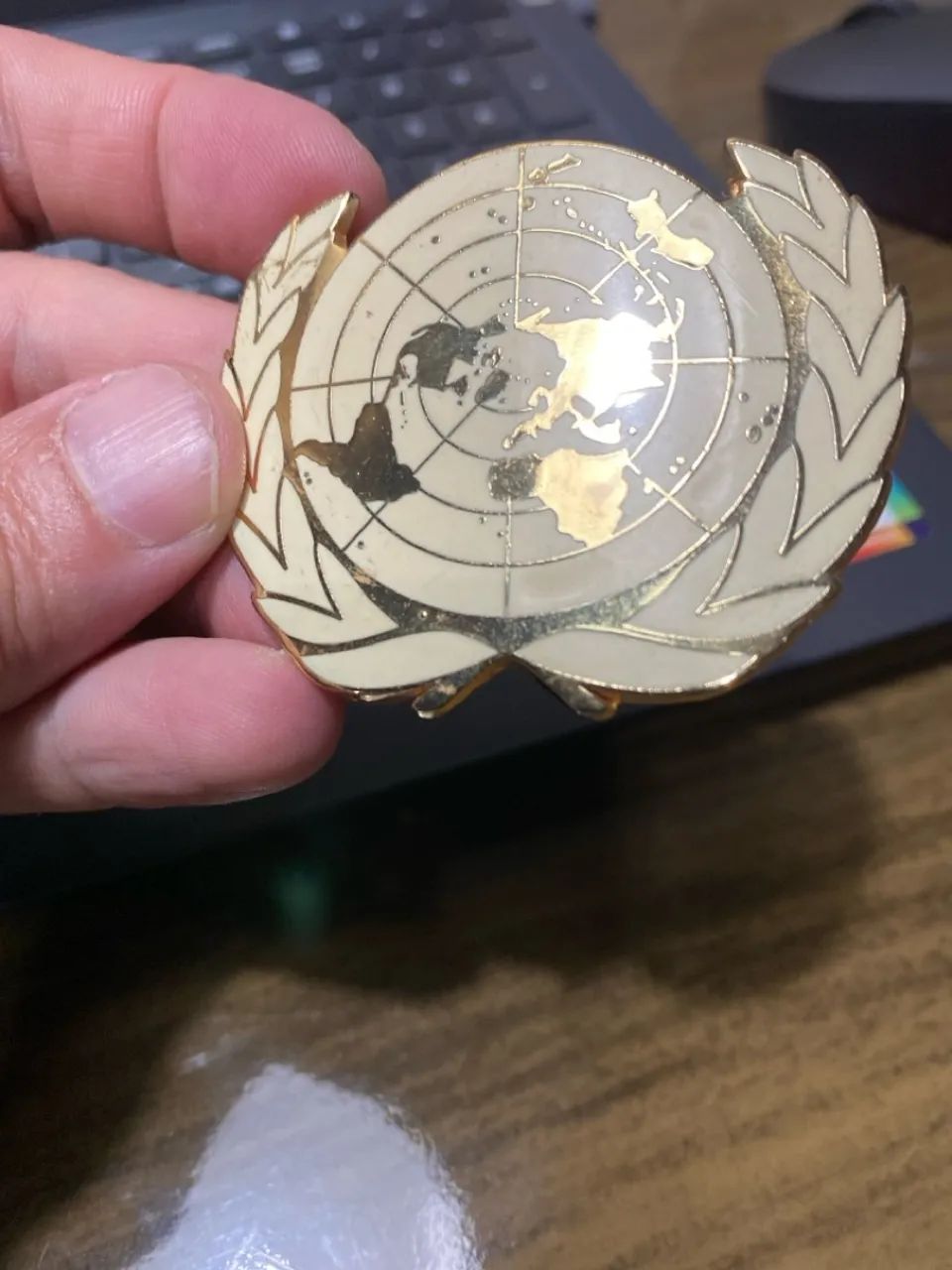 Broche de metal da ONU - Foto 4