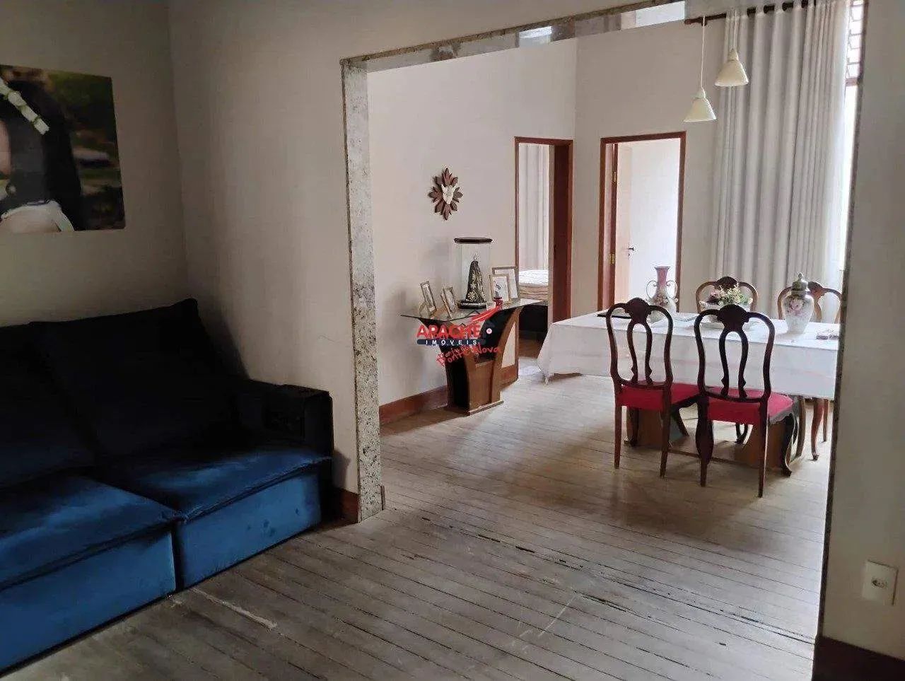 Casa à Venda em Ponte Nova (Centro)  Terreno de 283 m²