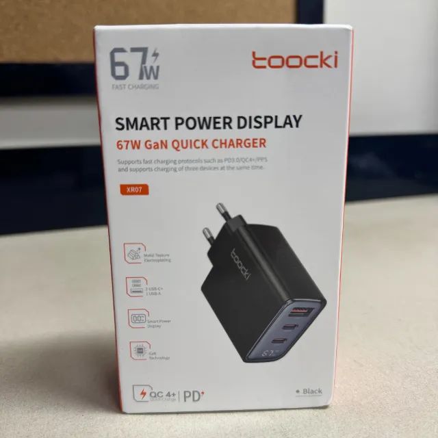 Fonte carregador de 67w com display para celulares e drones (2x entradas Tipo C e 1x USB)