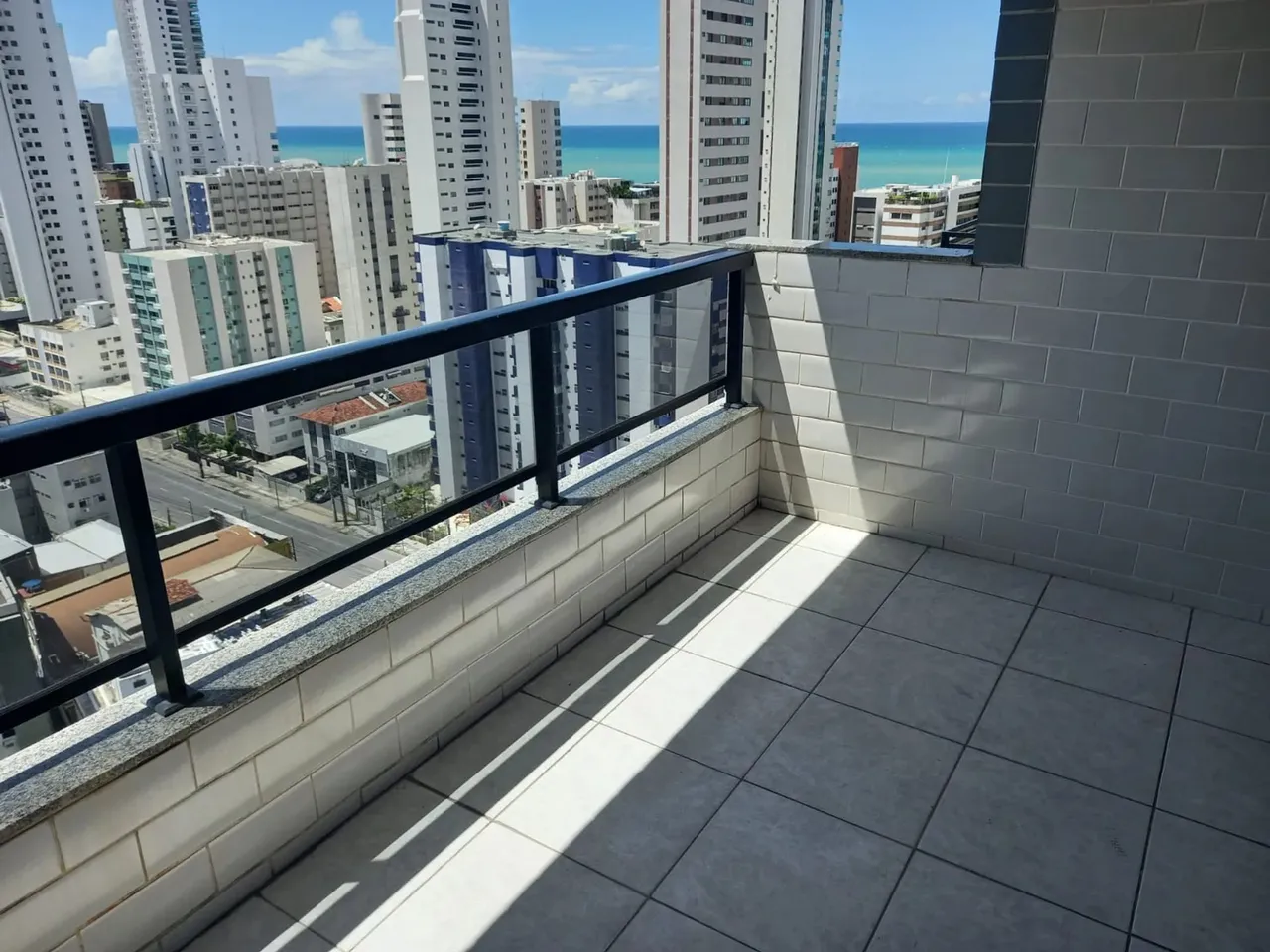 AMPLO APARTAMENTO 150 METROS DA AV. BOA VIAGEM - 3 VAGAS