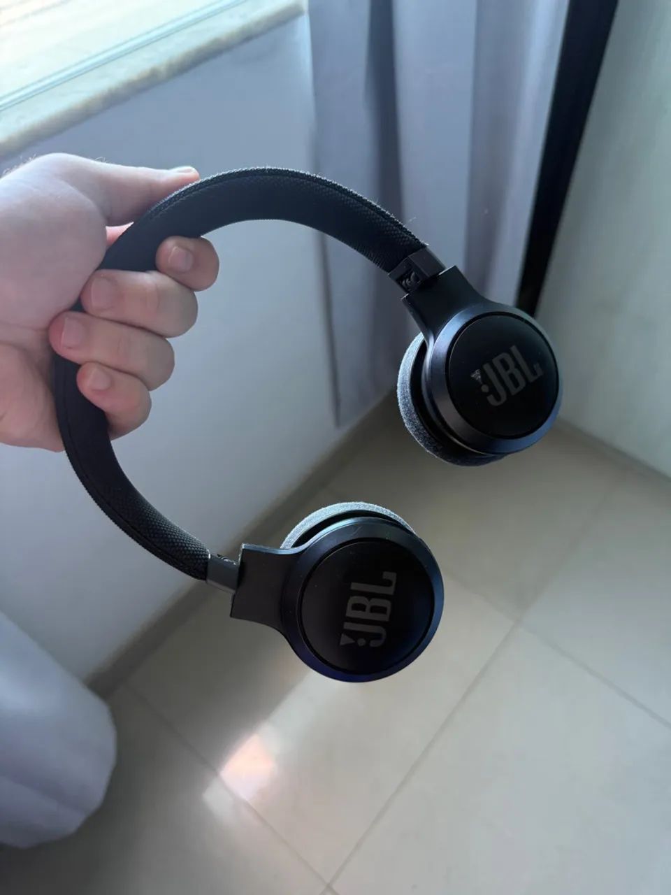 Vendo JBL Live 460NC - Som de alta qualidade com cancelamento de ruído - Foto 4