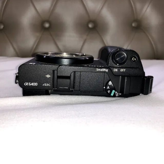 Sony A6400 + Lente Sigma 16mm F 1.4 + 2 Baterias + Carregador + Cabo - Foto 4