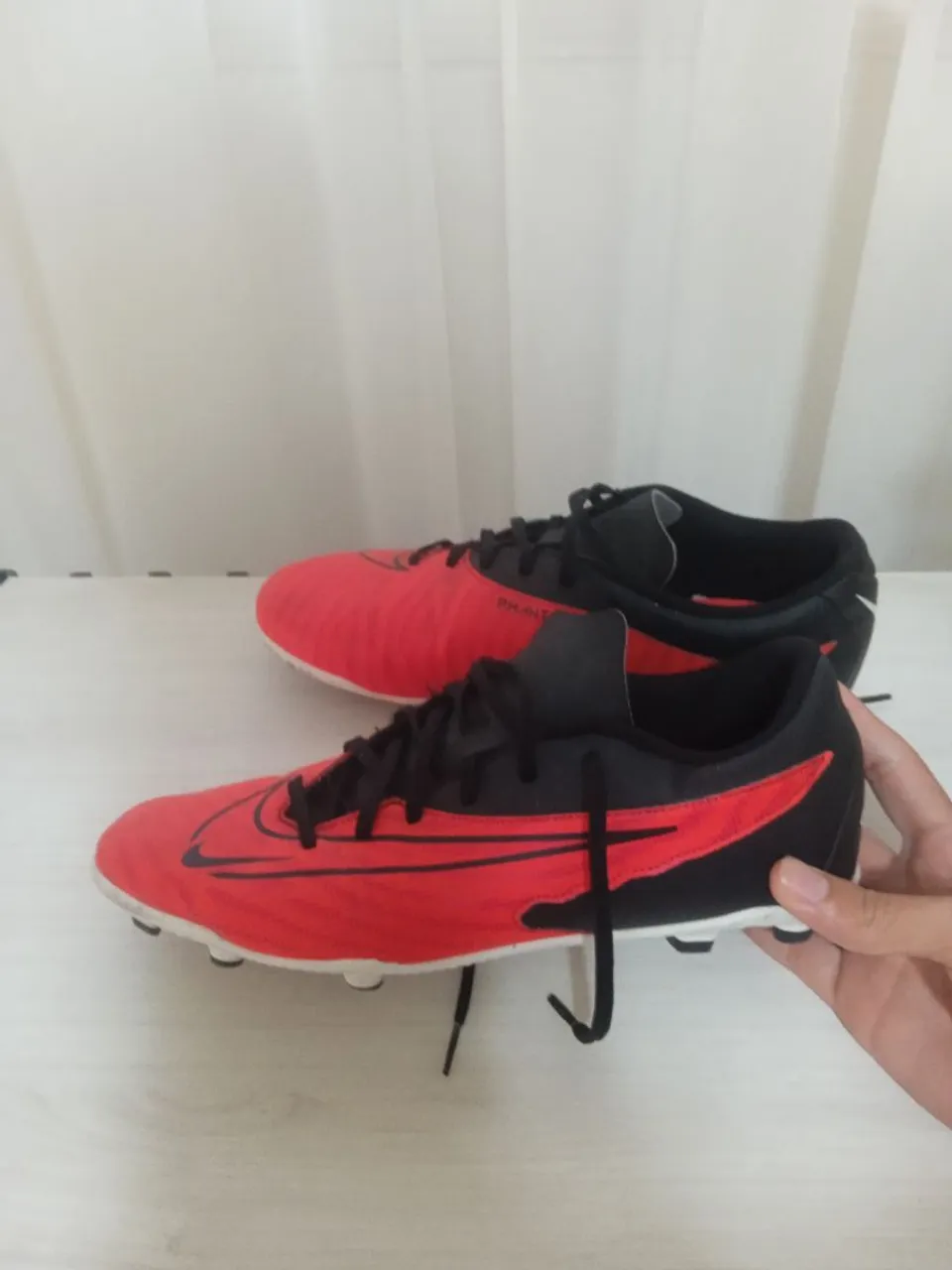 Chuteira Nike Phantom - Vermelha e Preta