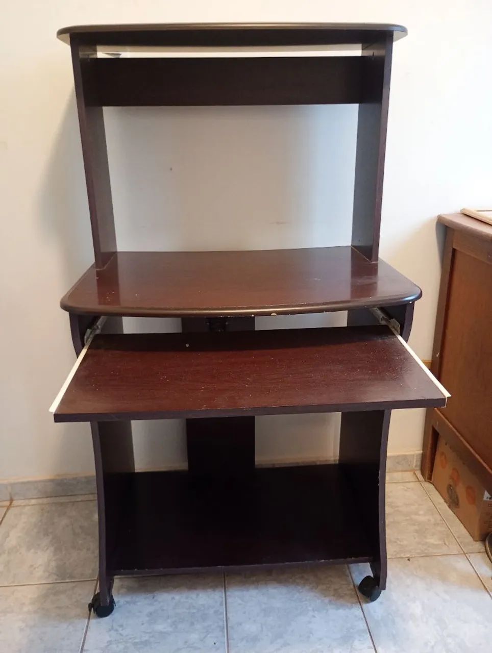 Mesa Computador c/ rodinhas - Foto 2