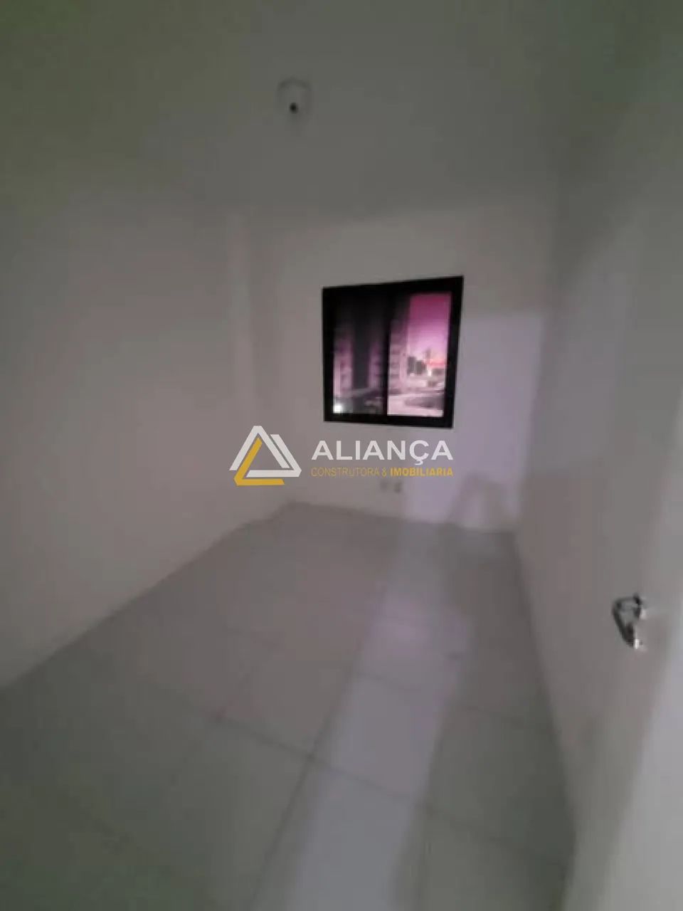 APARTAMENTO À VENDA COM 3 QUARTOS,SENDO 1 SUÍTE NO CONDOMÍNIO SOBERANO JARDINS BAIRRO LUZI - Foto 3